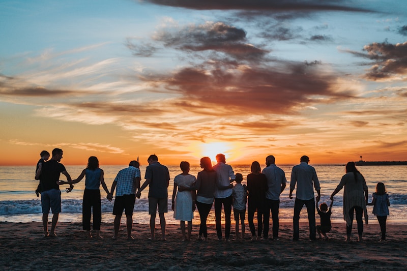 机构干预还是家庭干预更重要？